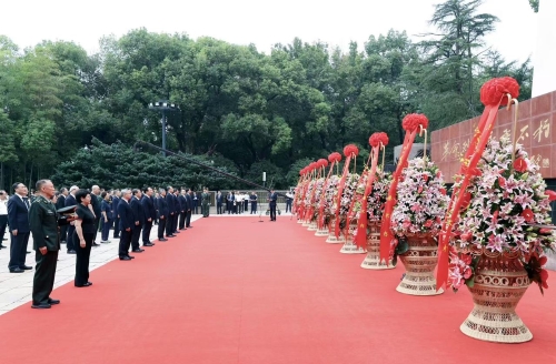 省党政军领导向烈士敬献花篮　王浩刘捷廉毅敏等出席