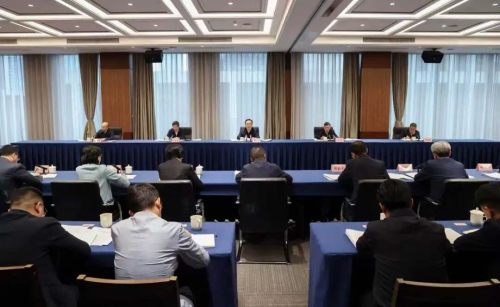 王浩调研省属金融企业并召开座谈会