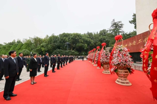 省党政军领导向烈士敬献花篮 王浩刘捷廉毅敏等出席 王成主持