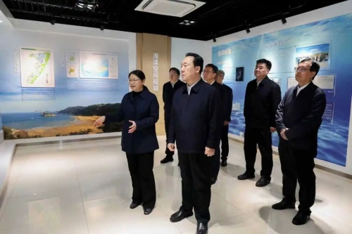 王浩在自然资源部第二海洋研究所调研
